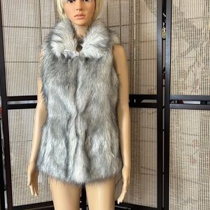WHITE House Black Market Faux Fur Sleeveless Coat XS NWT
